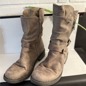 Stylish Tan Women's Boots